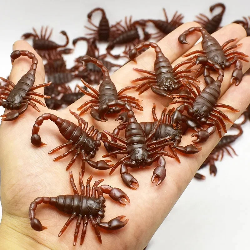 Realistic Rubber Cockroach Prank Set - 50 Pieces