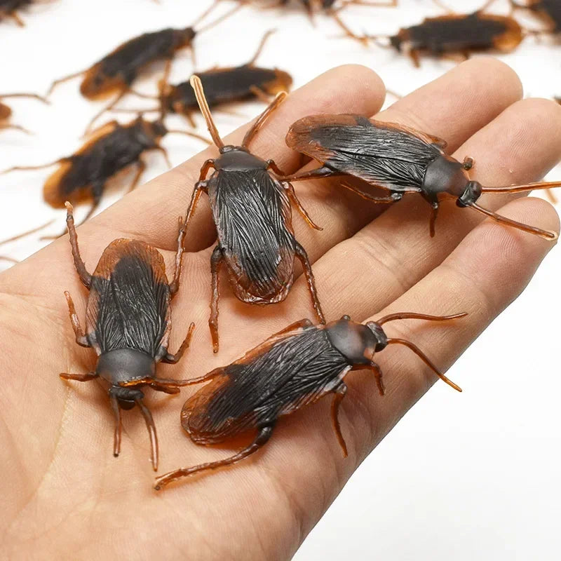 Realistic Rubber Cockroach Prank Set - 50 Pieces